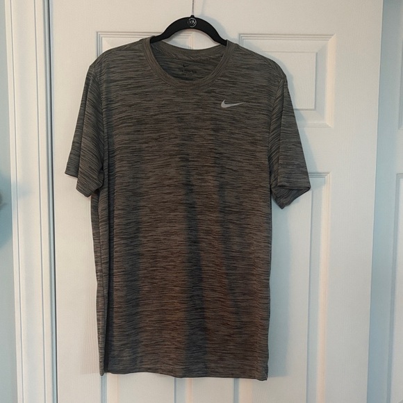 Nike Men's DryFit Heathered Gray Short Sleeve Tee | Size L - Picture 1 of 10